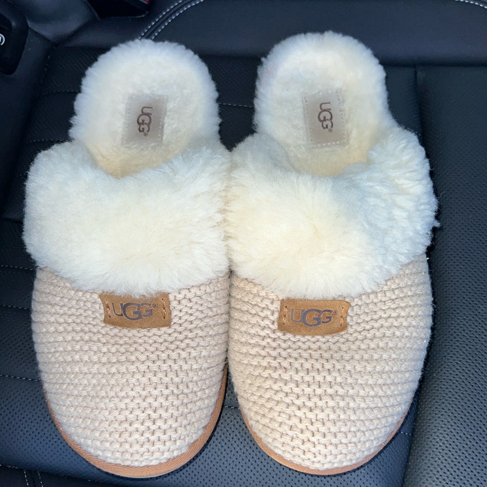 UGG SLIPPERS